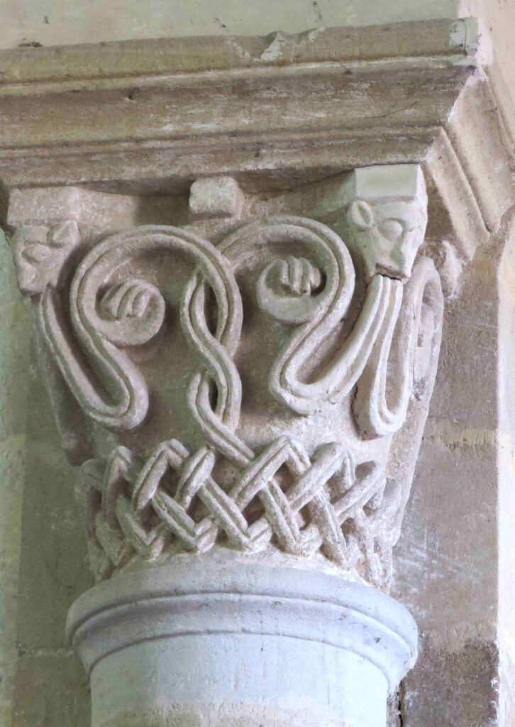 chapiteau roman