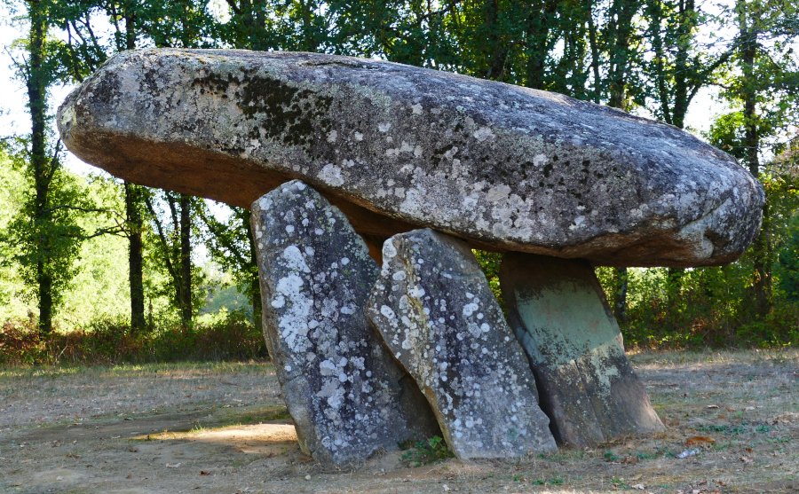 Dolmen de St Auvent dit de chez Moutaud